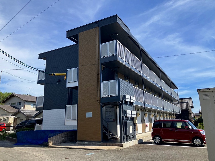 阿久比駅より徒歩20分 築16年7ヶ月 3階建の賃貸物件
