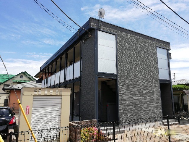 富士急ハイランド駅より徒歩13分 築16年8ヶ月 2階建の賃貸物件