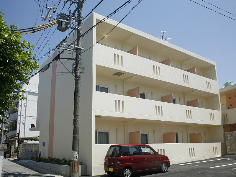 赤嶺駅より徒歩10分 築16年5ヶ月 3階建の賃貸物件