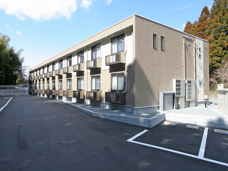 富岡駅よりバス7分 築16年10ヶ月 2階建の賃貸物件