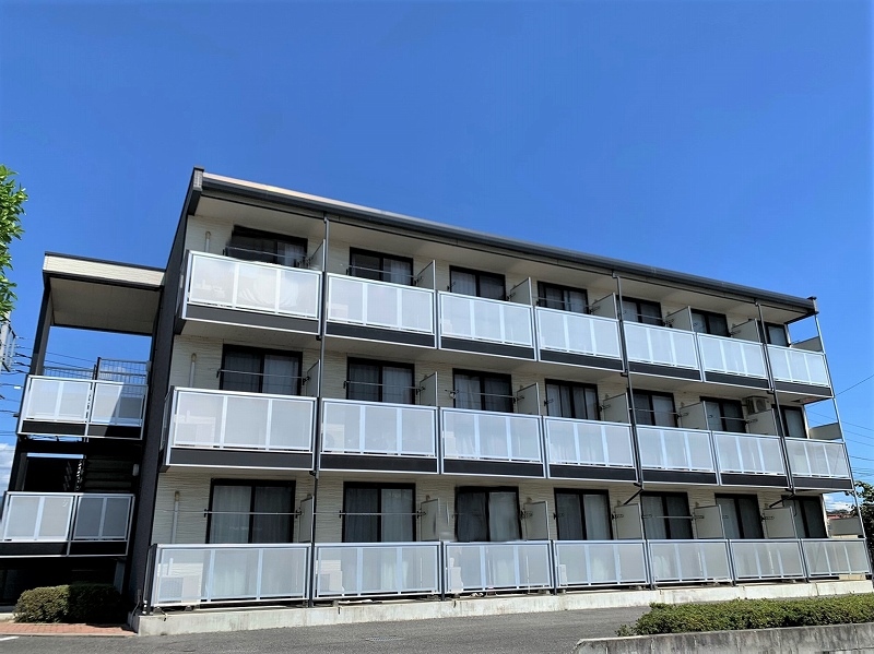 韮崎駅より徒歩7分 築16年8ヶ月 3階建の賃貸物件