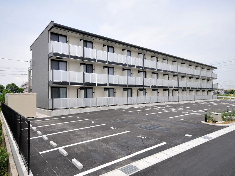 四日市駅より徒歩26分 築16年4ヶ月 3階建の賃貸物件