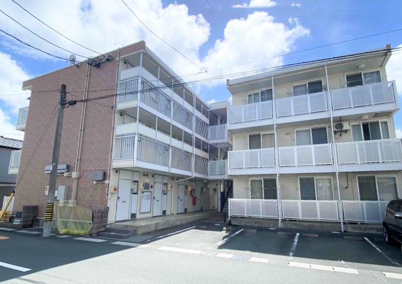 浜松駅より徒歩15分 築17年1ヶ月 3階建の賃貸物件