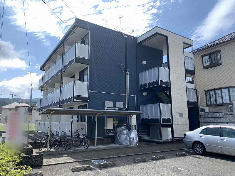 桟橋通三丁目駅より徒歩10分 築16年4ヶ月 3階建の賃貸物件