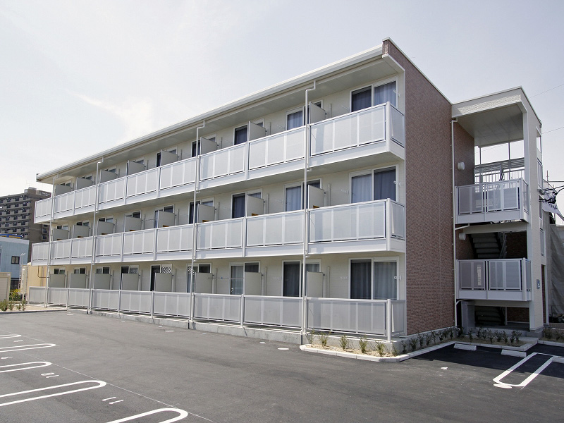 西岡崎駅より徒歩4分 築15年9ヶ月 3階建の賃貸物件