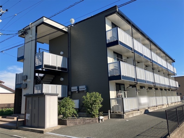 新居町駅より徒歩14分 築17年 3階建の賃貸物件