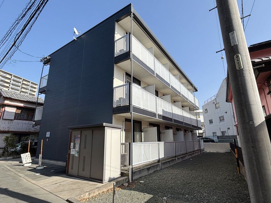 新浜松駅より徒歩14分 築16年7ヶ月 3階建の賃貸物件