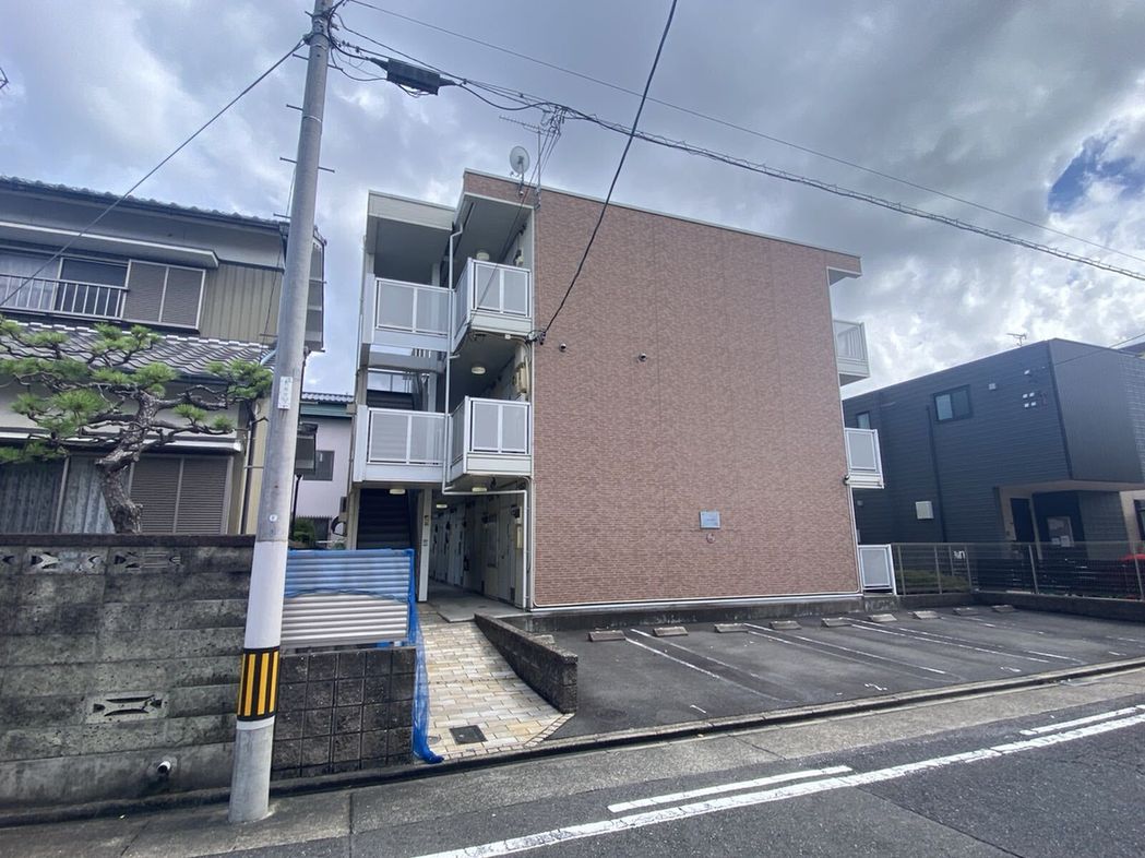 小本駅より徒歩6分 築16年1ヶ月 3階建の賃貸物件