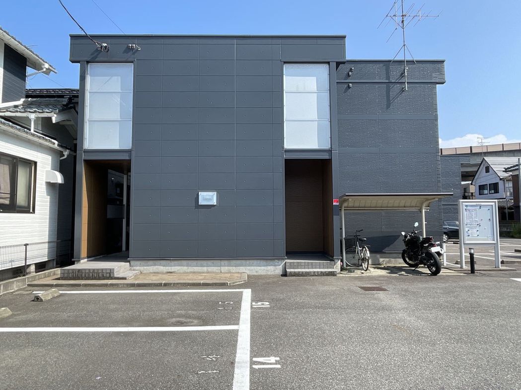 新津駅より徒歩12分 築15年9ヶ月 2階建の賃貸物件