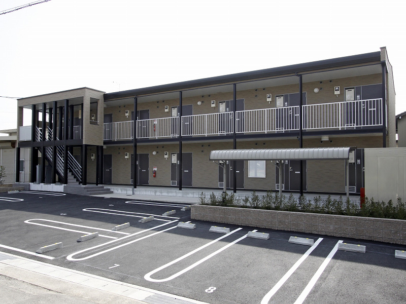 三郷駅より徒歩6分 築15年9ヶ月 2階建の賃貸物件