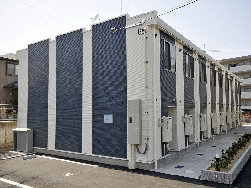 伊予三島駅よりバス7分 築15年8ヶ月 2階建の賃貸物件