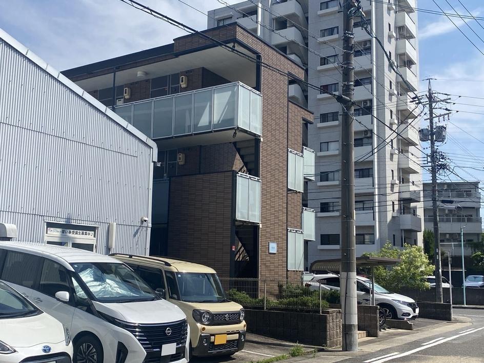 植田駅より徒歩10分 築15年11ヶ月 3階建の賃貸物件