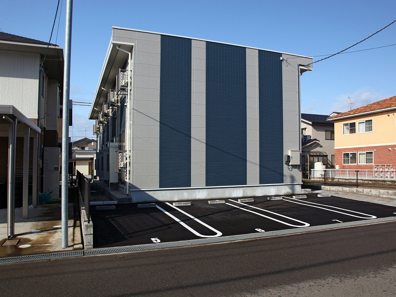 金沢駅よりバス37分 築15年10ヶ月 2階建の賃貸物件