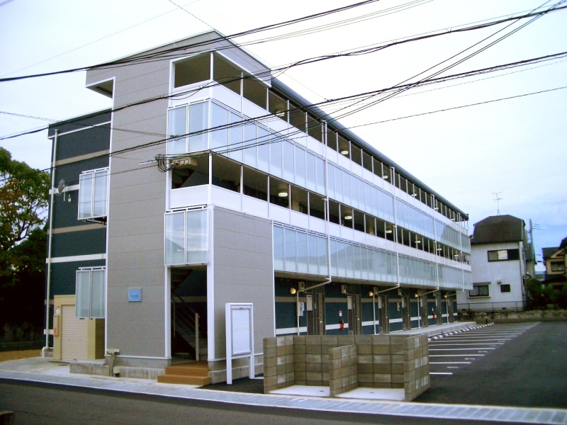 志都美駅より徒歩14分 築15年3ヶ月 3階建の賃貸物件