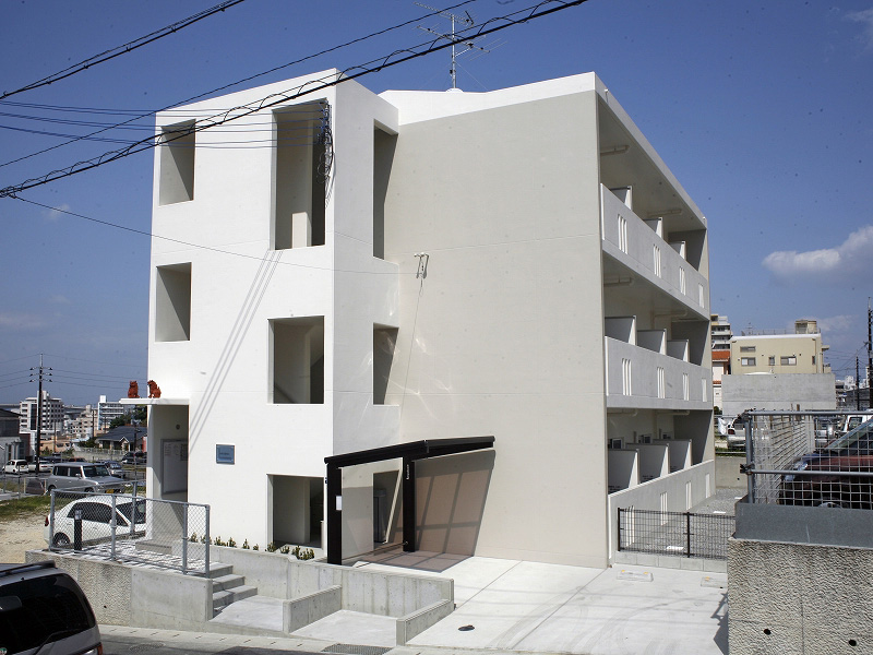 おもろまち駅より徒歩14分 築15年8ヶ月 3階建の賃貸物件