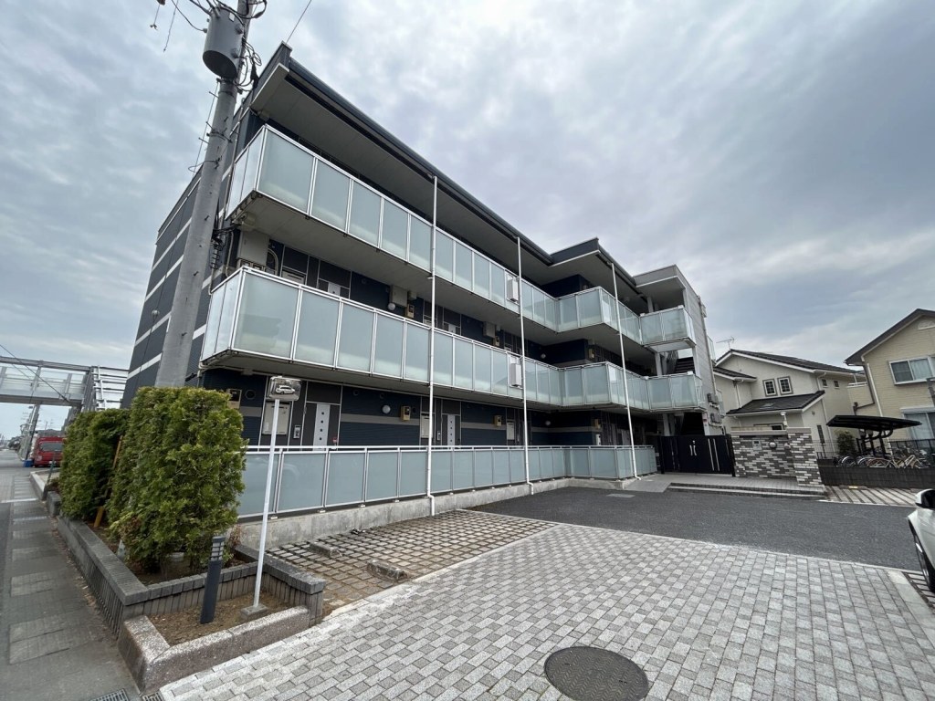 北鴻巣駅より徒歩1分 築15年8ヶ月 3階建の賃貸物件