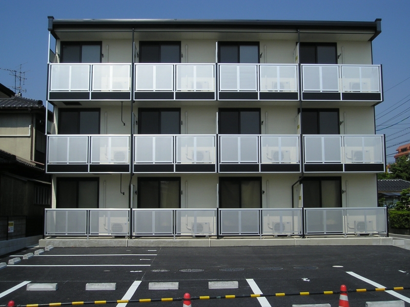 国府宮駅より徒歩15分 築15年6ヶ月 3階建の賃貸物件