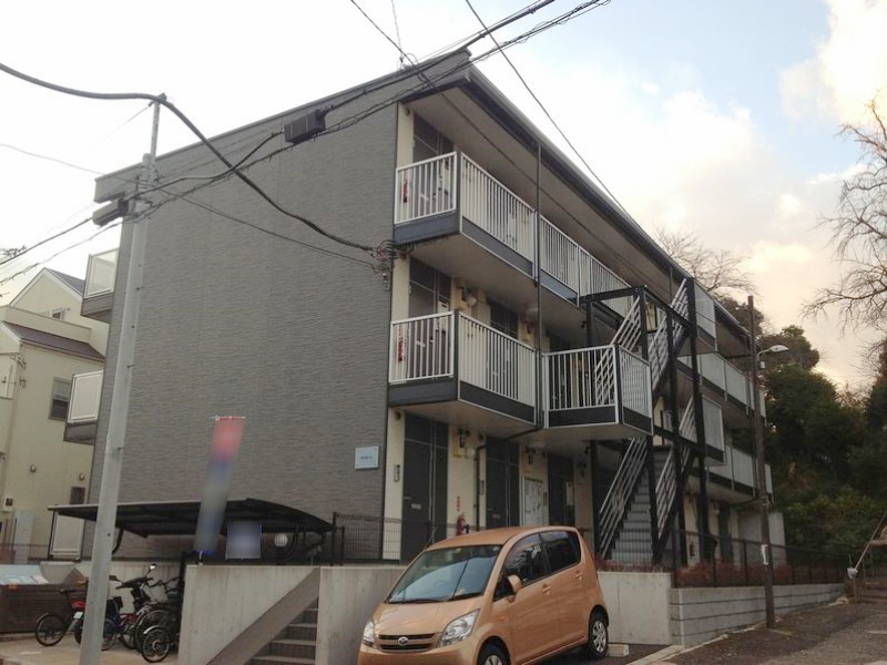 蒔田駅より徒歩11分 築16年 3階建の賃貸物件