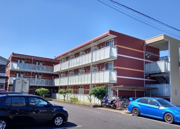 味美駅より徒歩18分 築15年8ヶ月 3階建の賃貸物件