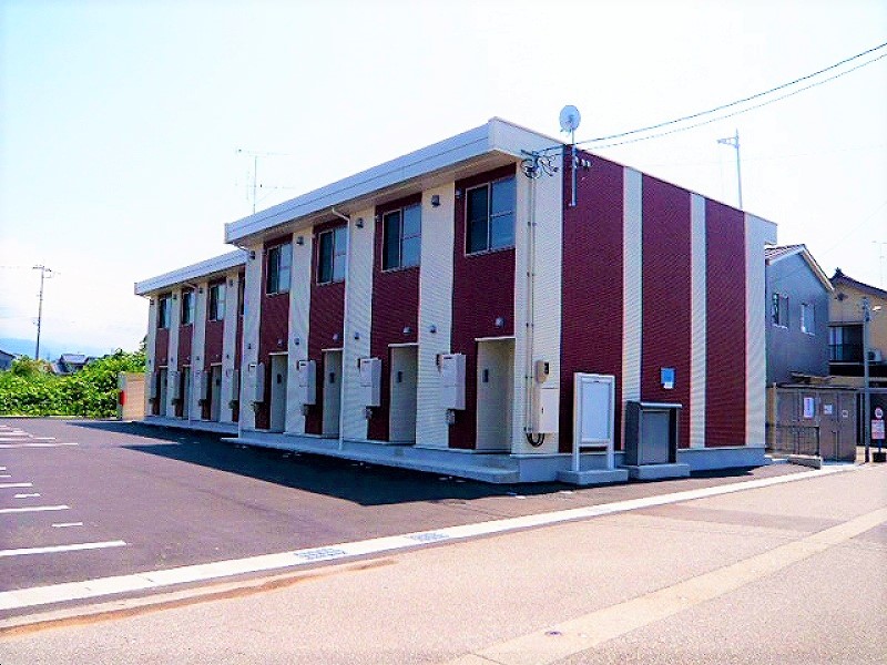 西魚津駅より徒歩6分 築15年1ヶ月 2階建の賃貸物件