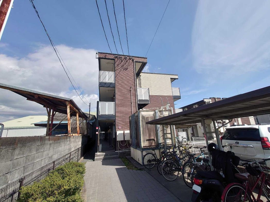 草薙駅より徒歩19分 築15年7ヶ月 3階建の賃貸物件