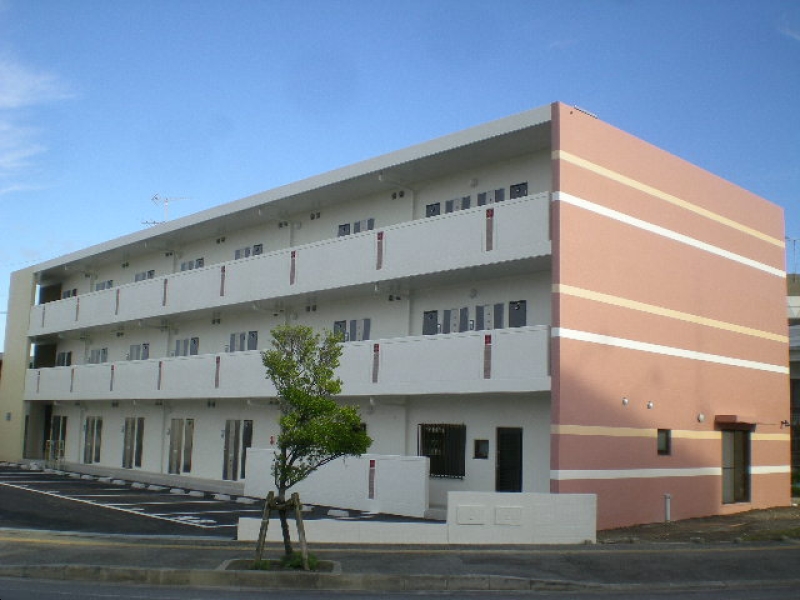 県庁前駅よりバス75分 築15年3ヶ月 3階建の賃貸物件