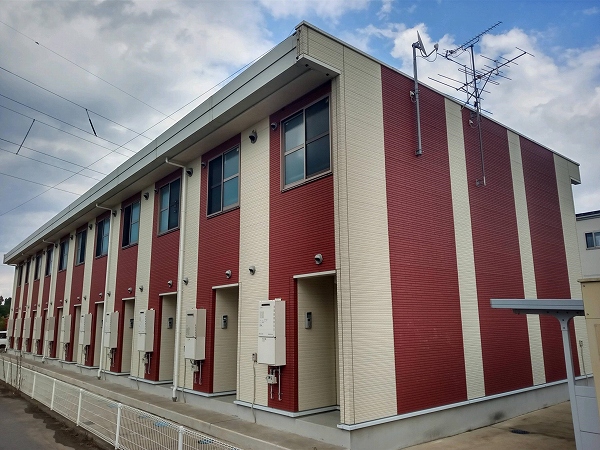 西古川駅よりバス22分 築15年2ヶ月 2階建の賃貸物件