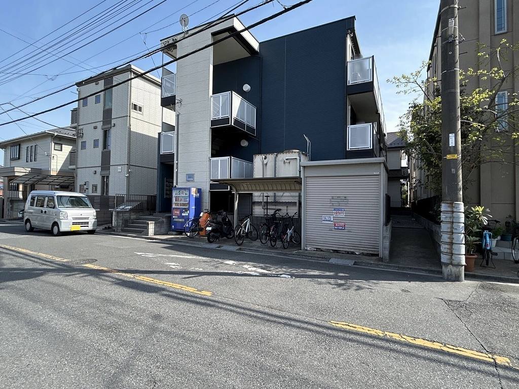 レオパレスセディチ 3階 築15年3ヶ月の賃貸物件