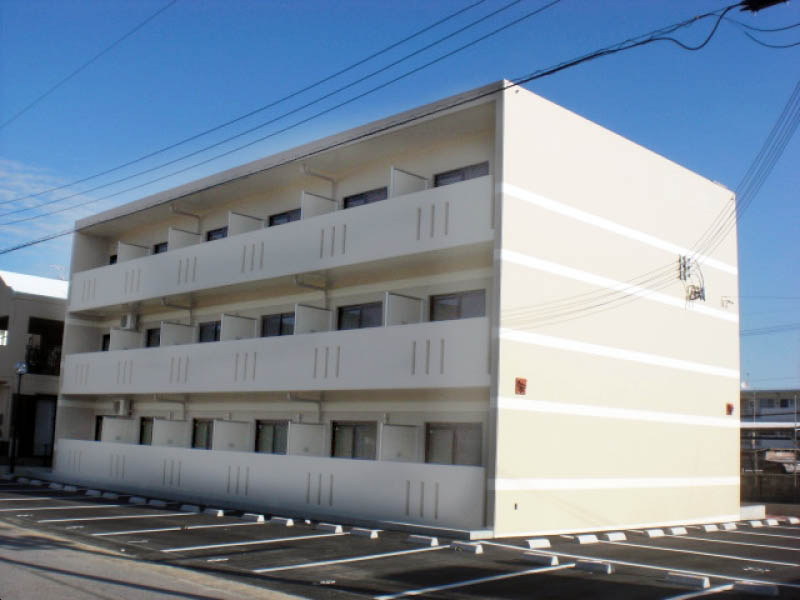 県庁前駅よりバス86分 築15年 3階建の賃貸物件