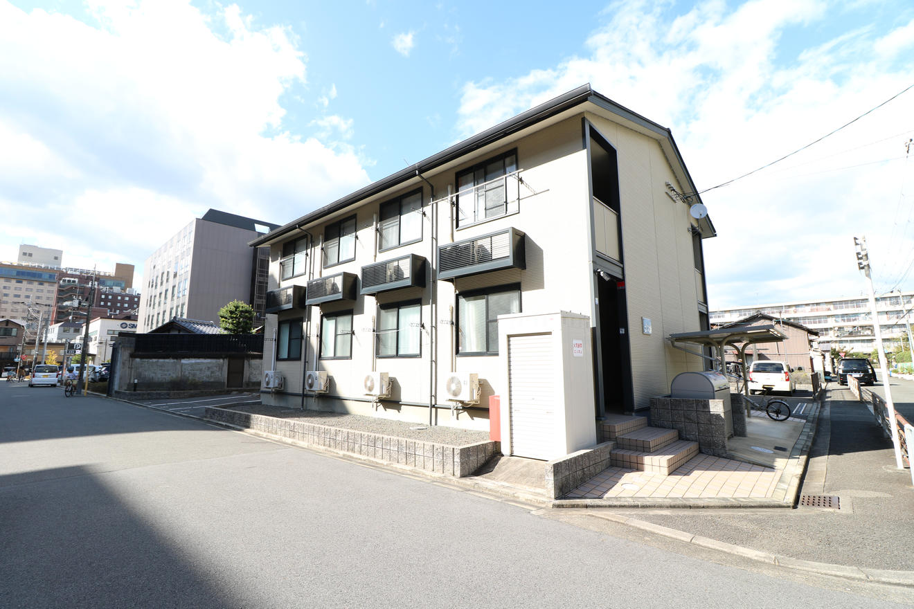 京都駅より徒歩6分 築13年7ヶ月 2階建の賃貸物件