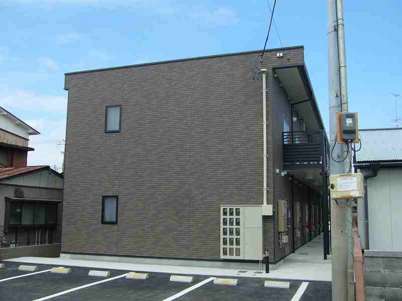 泉駅よりバス15分 築13年 2階建の賃貸物件