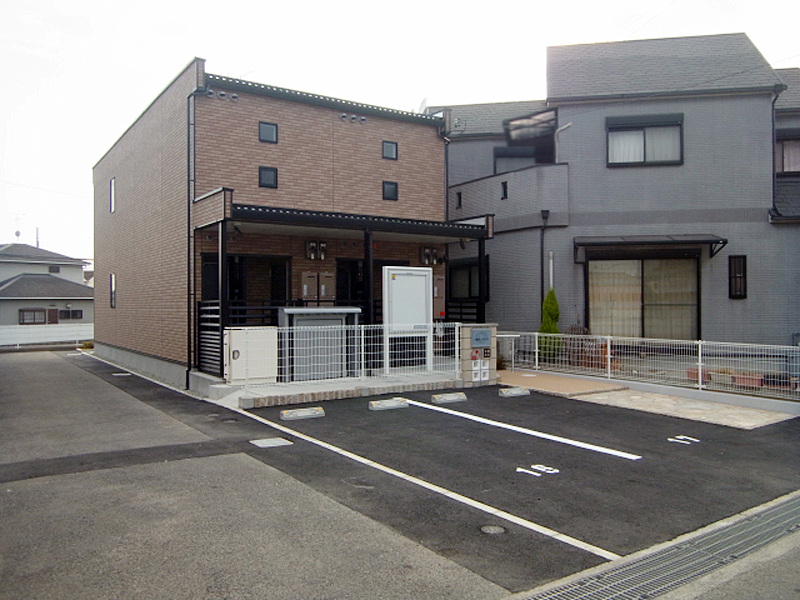 和泉中央駅より徒歩21分 築13年1ヶ月 2階建の賃貸物件