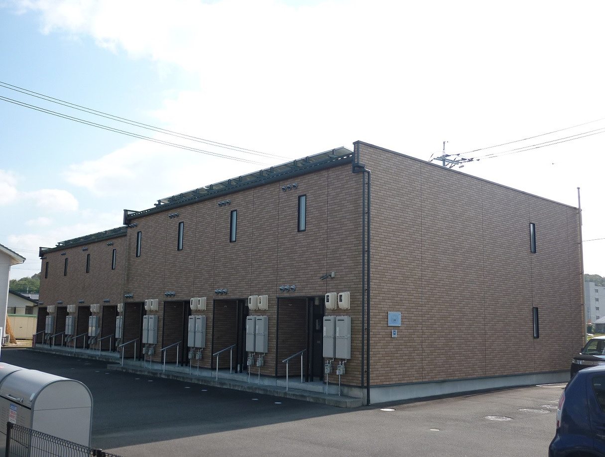 東津山駅よりバス3分 築11年9ヶ月 2階建の賃貸物件