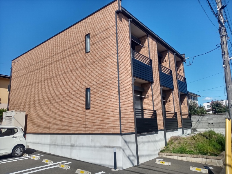 泉中央駅よりバス16分 築11年2ヶ月 2階建の賃貸物件