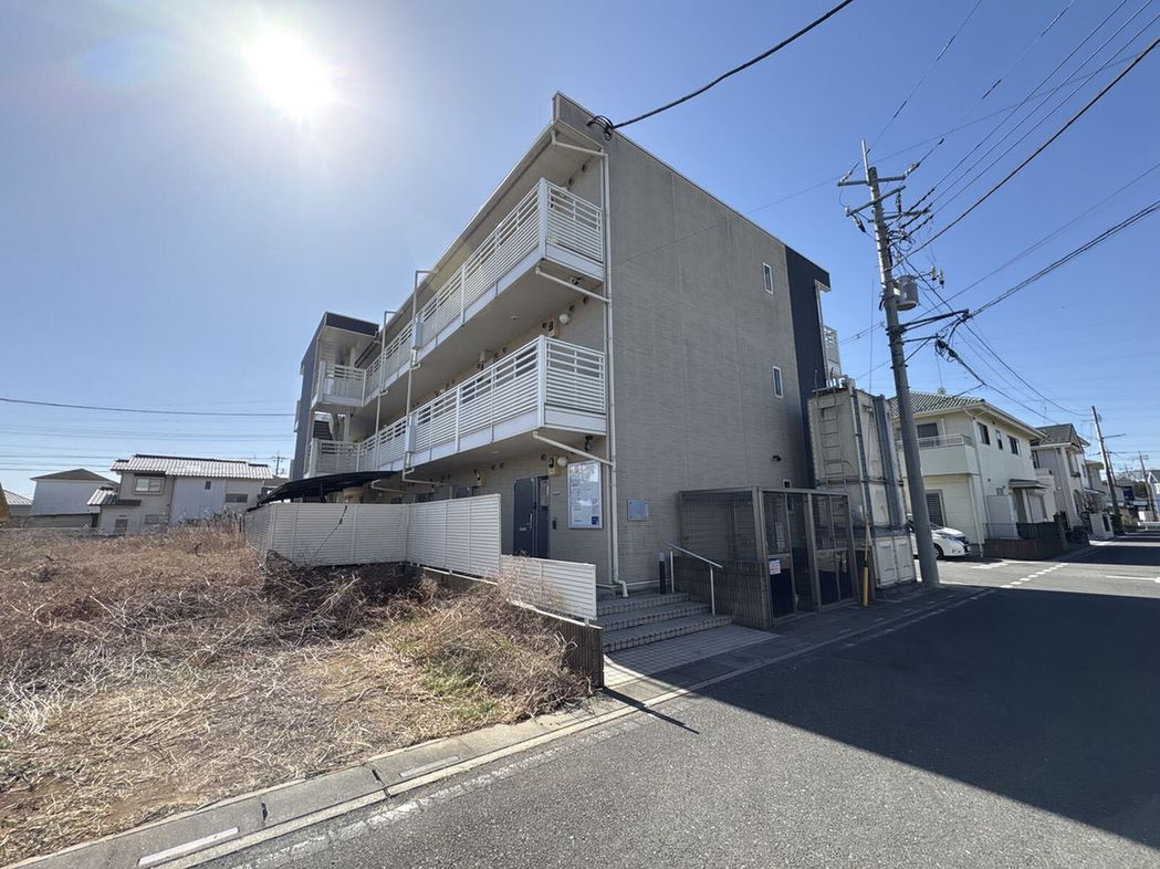 高坂駅より徒歩11分 築11年 3階建の賃貸物件
