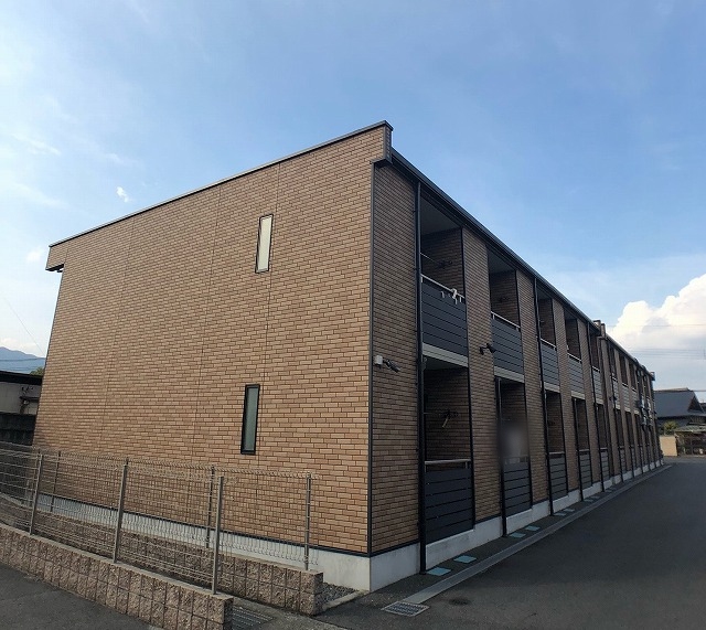 御所駅より徒歩14分 築10年1ヶ月 2階建の賃貸物件