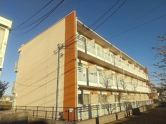 小川駅より徒歩20分 築10年10ヶ月 3階建の賃貸物件
