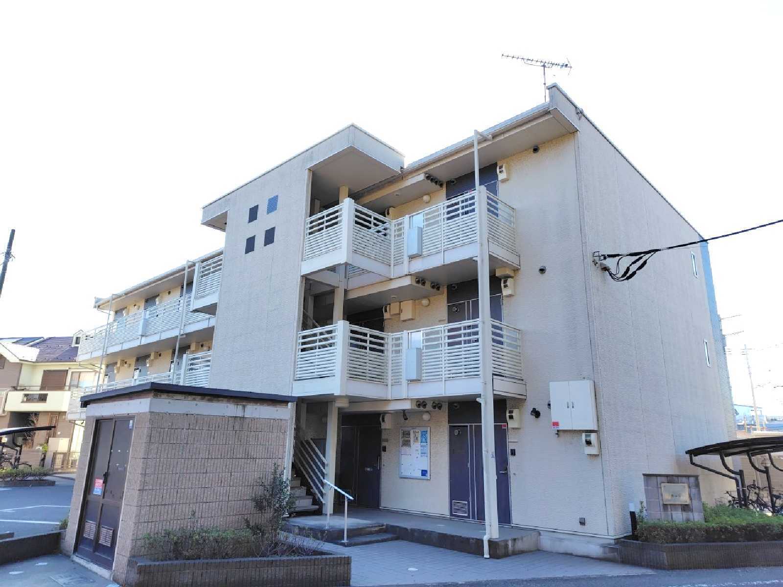 万願寺駅より徒歩25分 築9年11ヶ月 3階建の賃貸物件