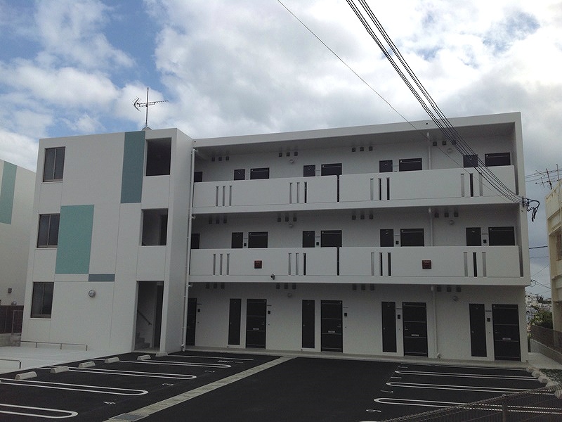 古島駅よりバス63分 築6年10ヶ月 3階建の賃貸物件