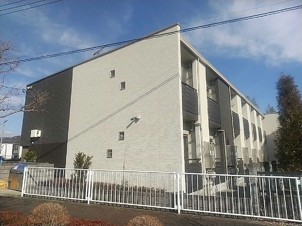 福生駅よりバス15分 築9年1ヶ月 2階建の賃貸物件