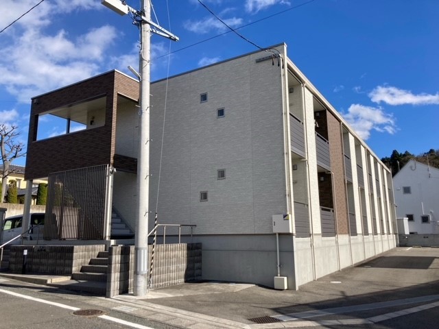 泉駅よりバス20分 築9年7ヶ月 2階建の賃貸物件