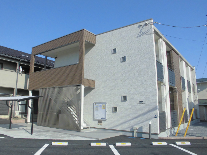 水戸駅よりバス27分 築8年9ヶ月 2階建の賃貸物件