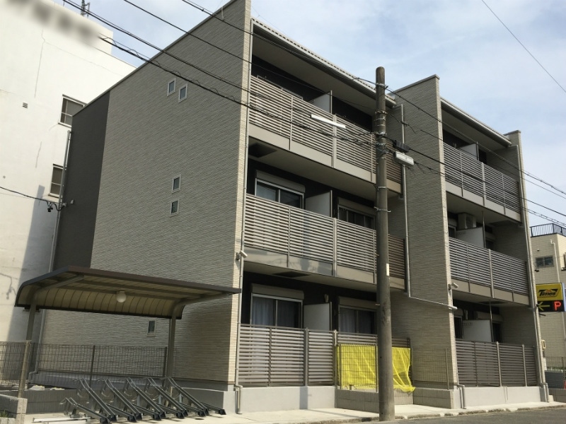 桜山駅より徒歩6分 築8年10ヶ月 3階建の賃貸物件