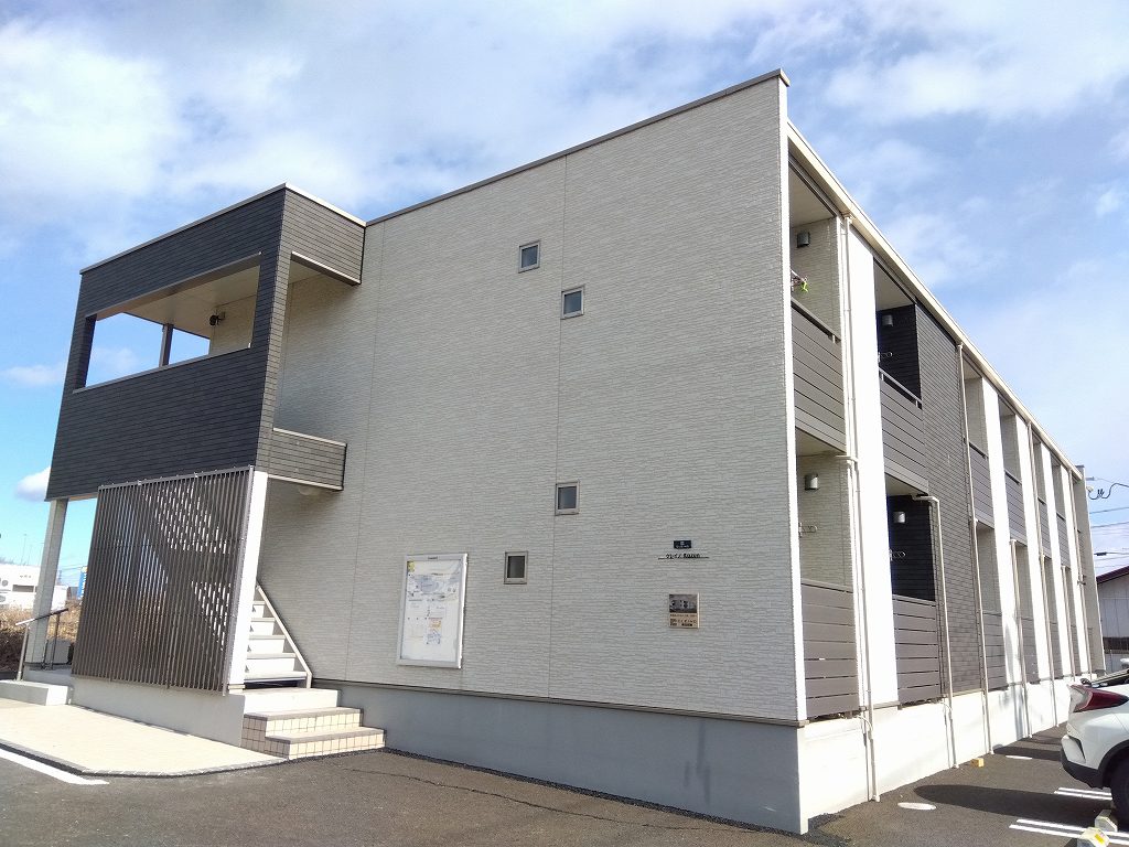 浜吉田駅よりバス19分 築9年2ヶ月 2階建の賃貸物件