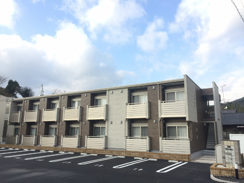 柳井駅より徒歩15分 築9年3ヶ月 2階建の賃貸物件