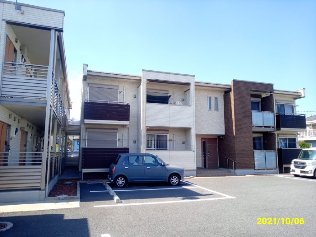 寒川駅より徒歩10分 築8年8ヶ月 2階建の賃貸物件