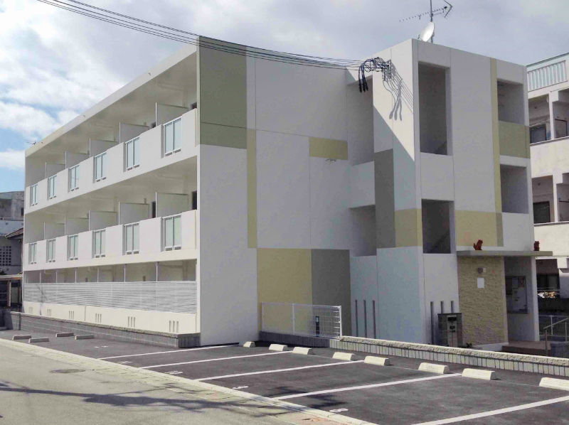 県庁前駅よりバス52分 築8年11ヶ月 3階建の賃貸物件