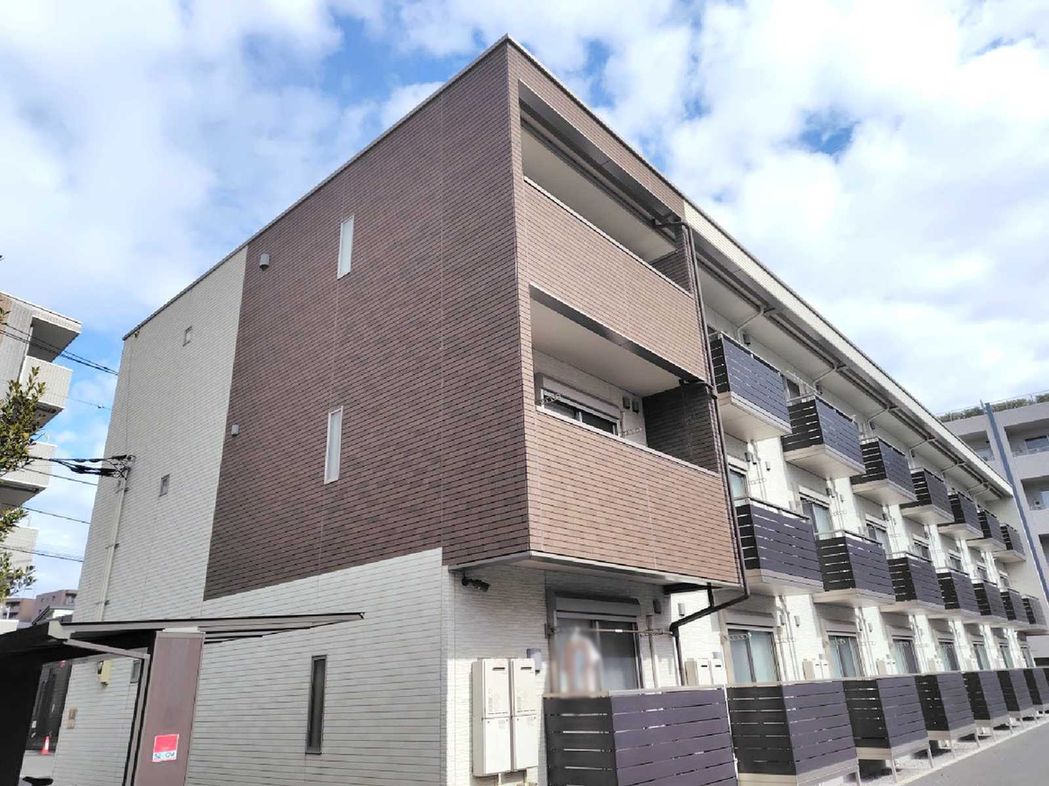 桜街道駅より徒歩4分 築9年2ヶ月 3階建の賃貸物件