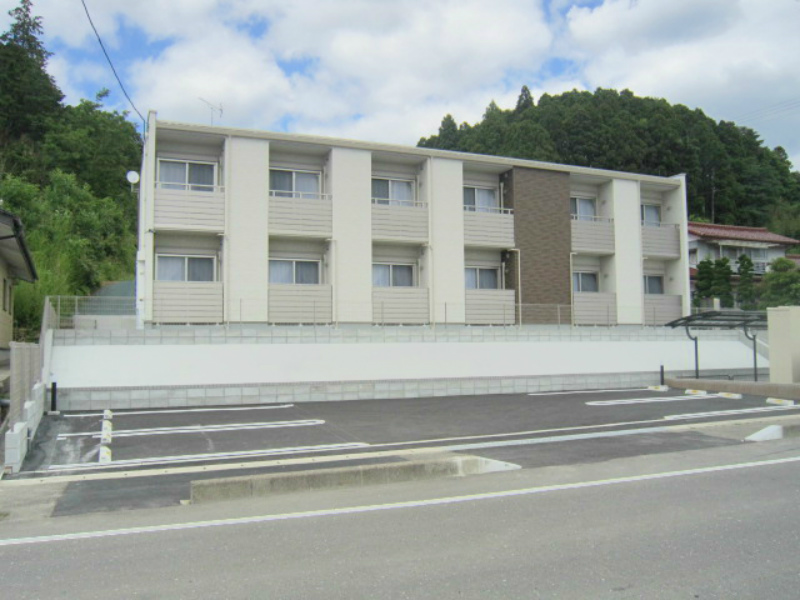 利府駅よりバス17分 築8年10ヶ月 2階建の賃貸物件