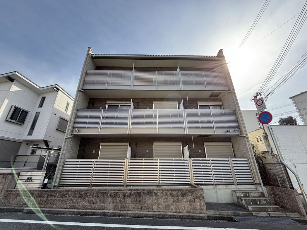 神鉄有馬線長田駅より徒歩2分 築8年7ヶ月 3階建の賃貸物件